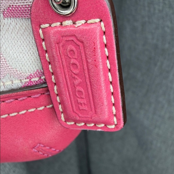 Coach NWOT clutch/wristlet, pink, leather, trim, and handle, pink hang tag - Picture 3 of 7